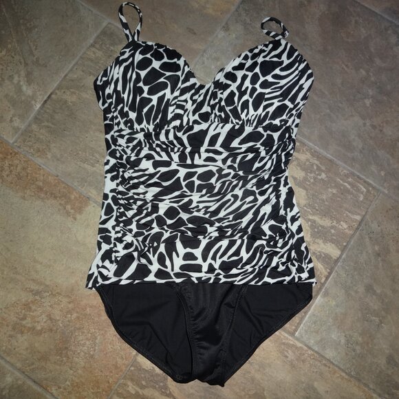 Miraclesuit Bathing Suit Black White Rushing Slimming Tummy Control one piece 14 - Picture 2 of 12